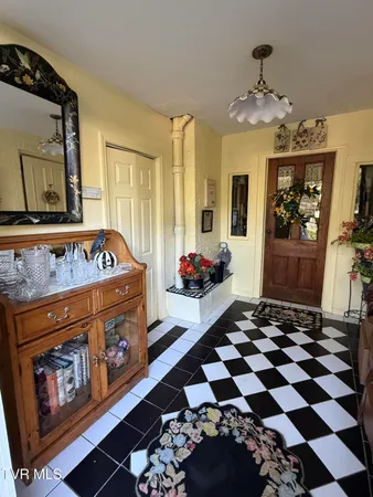 $629,900 | 1906 West G Street, Elizabethton, TN 37643