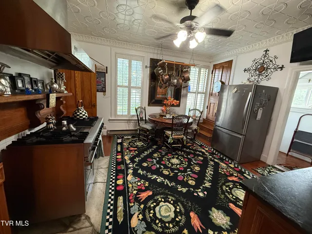 $749,900 | 1906 West G Street, Elizabethton, TN 37643