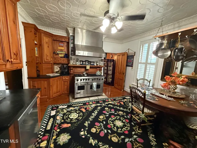 $749,900 | 1906 West G Street, Elizabethton, TN 37643