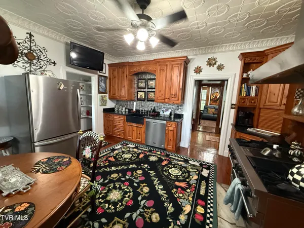 $629,900 | 1906 West G Street, Elizabethton, TN 37643