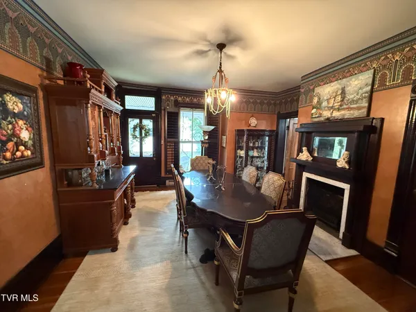 $629,900 | 1906 West G Street, Elizabethton, TN 37643