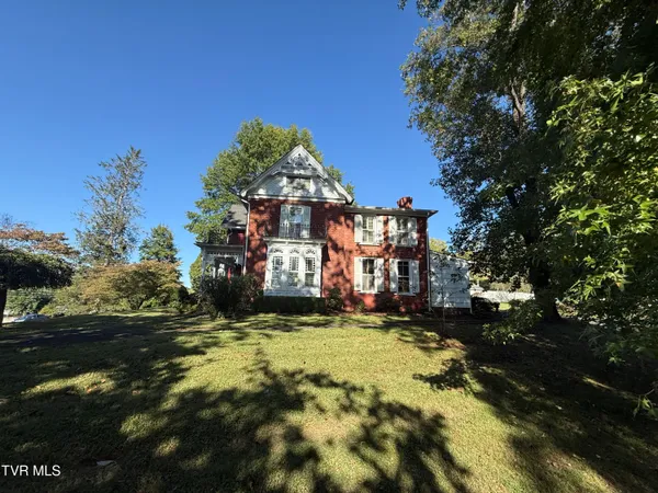 $629,900 | 1906 West G Street, Elizabethton, TN 37643