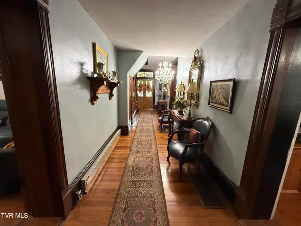 $629,900 | 1906 West G Street, Elizabethton, TN 37643