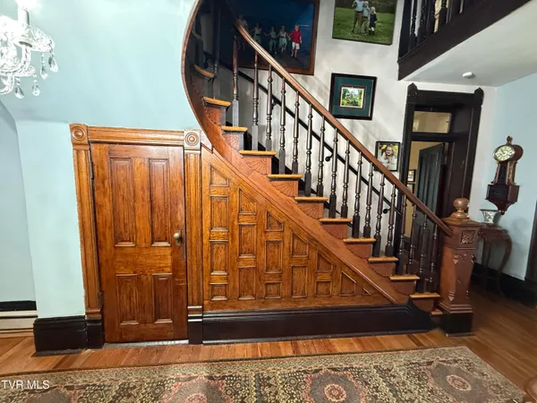 $629,900 | 1906 West G Street, Elizabethton, TN 37643