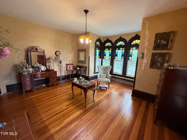 $749,900 | 1906 West G Street, Elizabethton, TN 37643