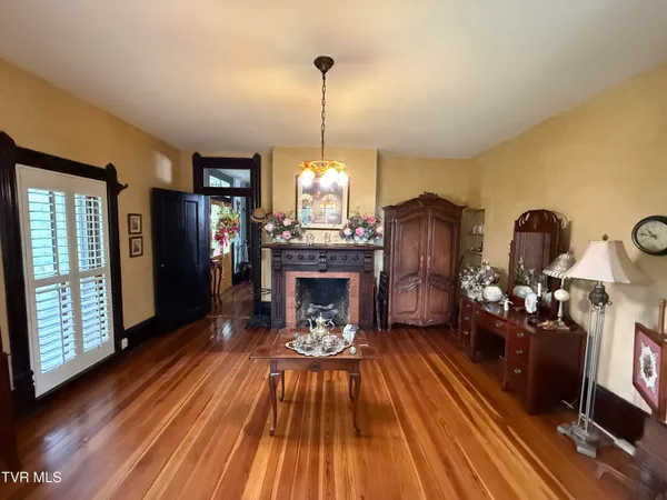 $629,900 | 1906 West G Street, Elizabethton, TN 37643