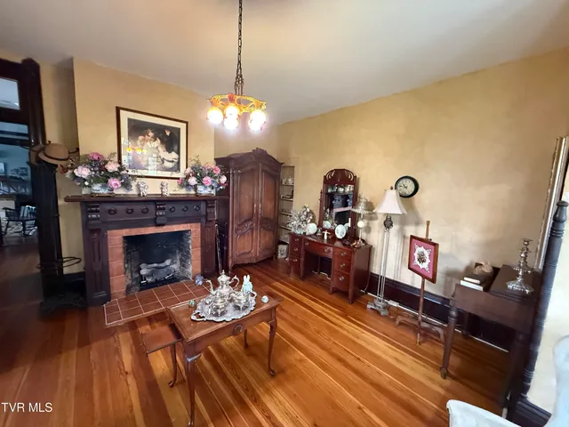 $749,900 | 1906 West G Street, Elizabethton, TN 37643