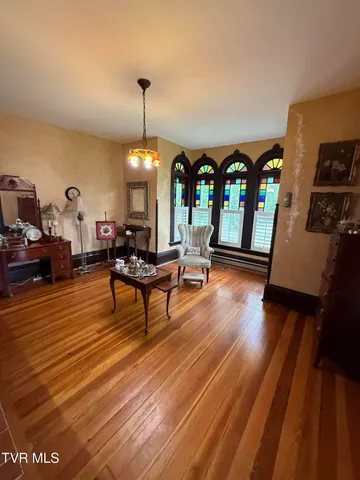 $749,900 | 1906 West G Street, Elizabethton, TN 37643