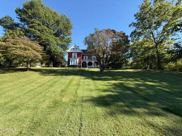 $629,900 | 1906 West G Street, Elizabethton, TN 37643