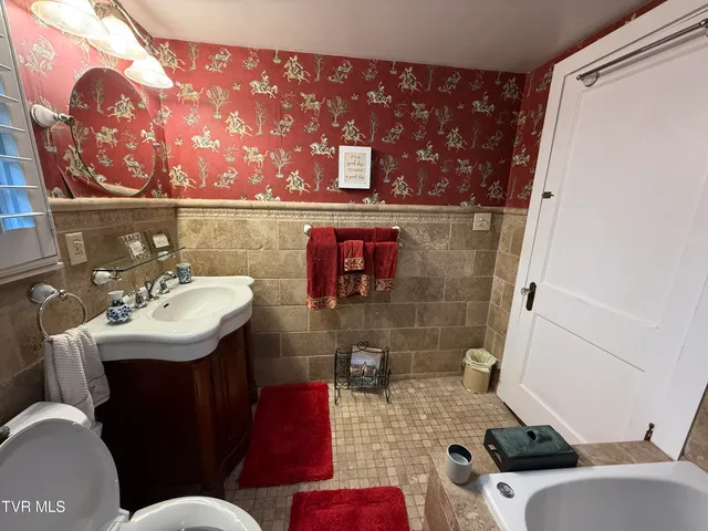 $749,900 | 1906 West G Street, Elizabethton, TN 37643