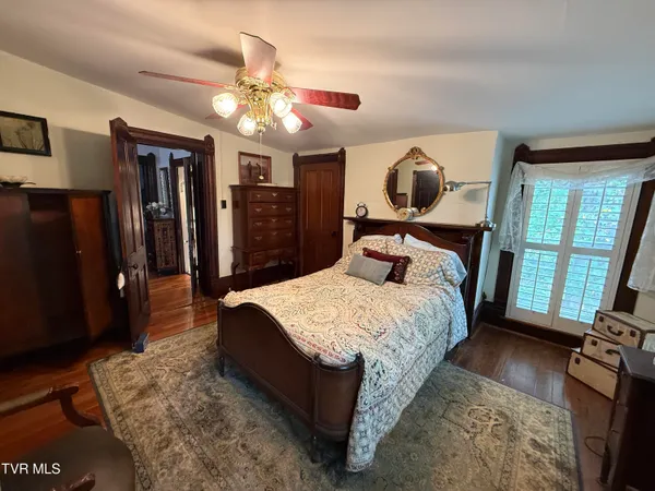 $629,900 | 1906 West G Street, Elizabethton, TN 37643