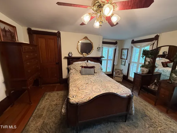 $629,900 | 1906 West G Street, Elizabethton, TN 37643