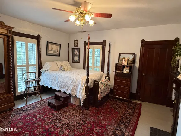 $629,900 | 1906 West G Street, Elizabethton, TN 37643