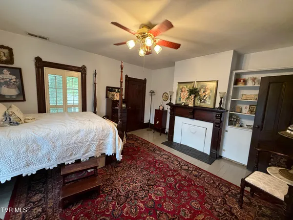 $629,900 | 1906 West G Street, Elizabethton, TN 37643