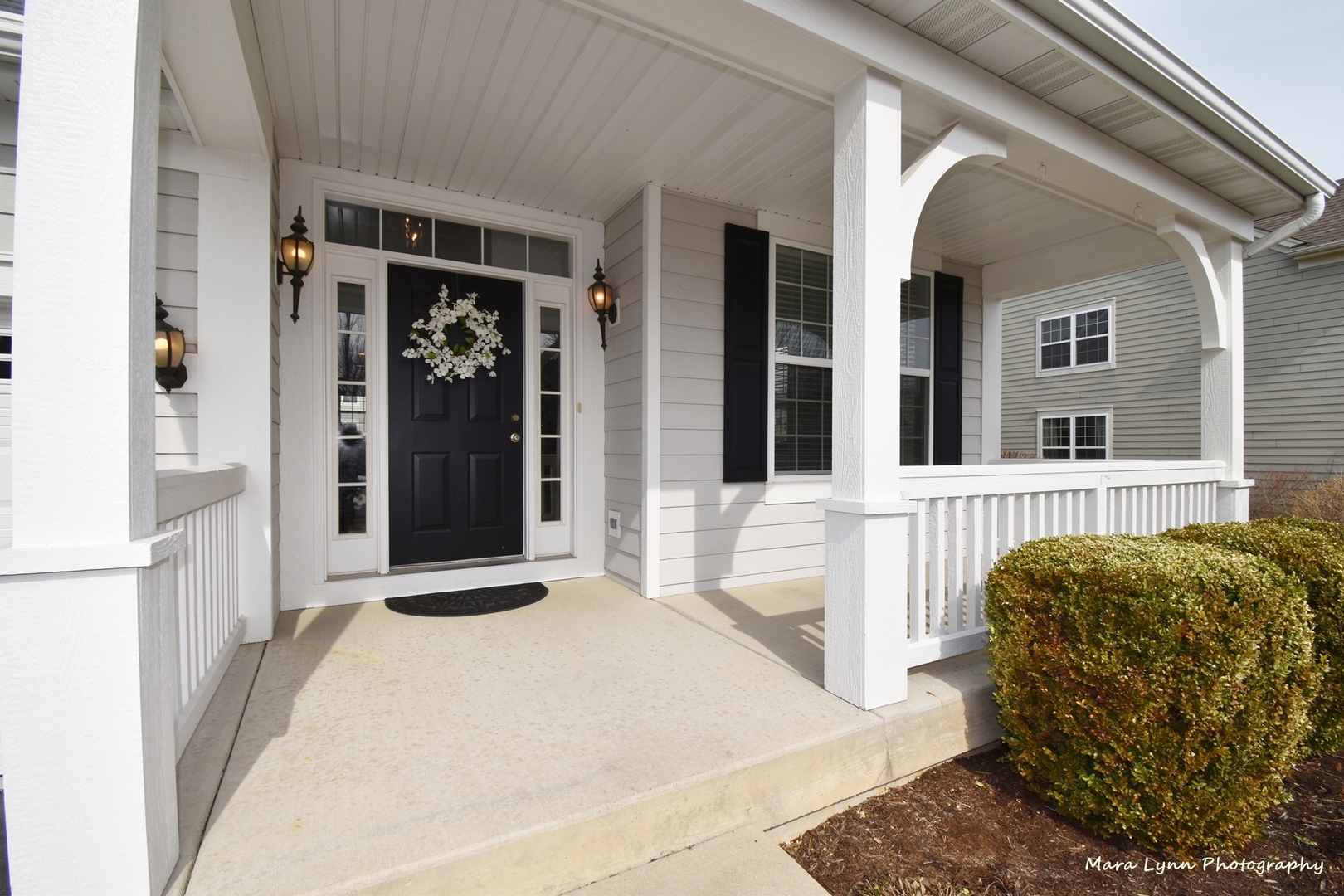 294 Sonora Drive Elgin, IL 60124 - Photo 2 of 40 a living room with a couch and a large window