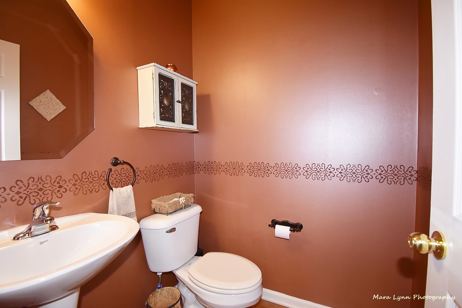 294 Sonora Drive Elgin, IL 60124 - Photo 30 of 40 a bathroom with a toilet a sink and mirror