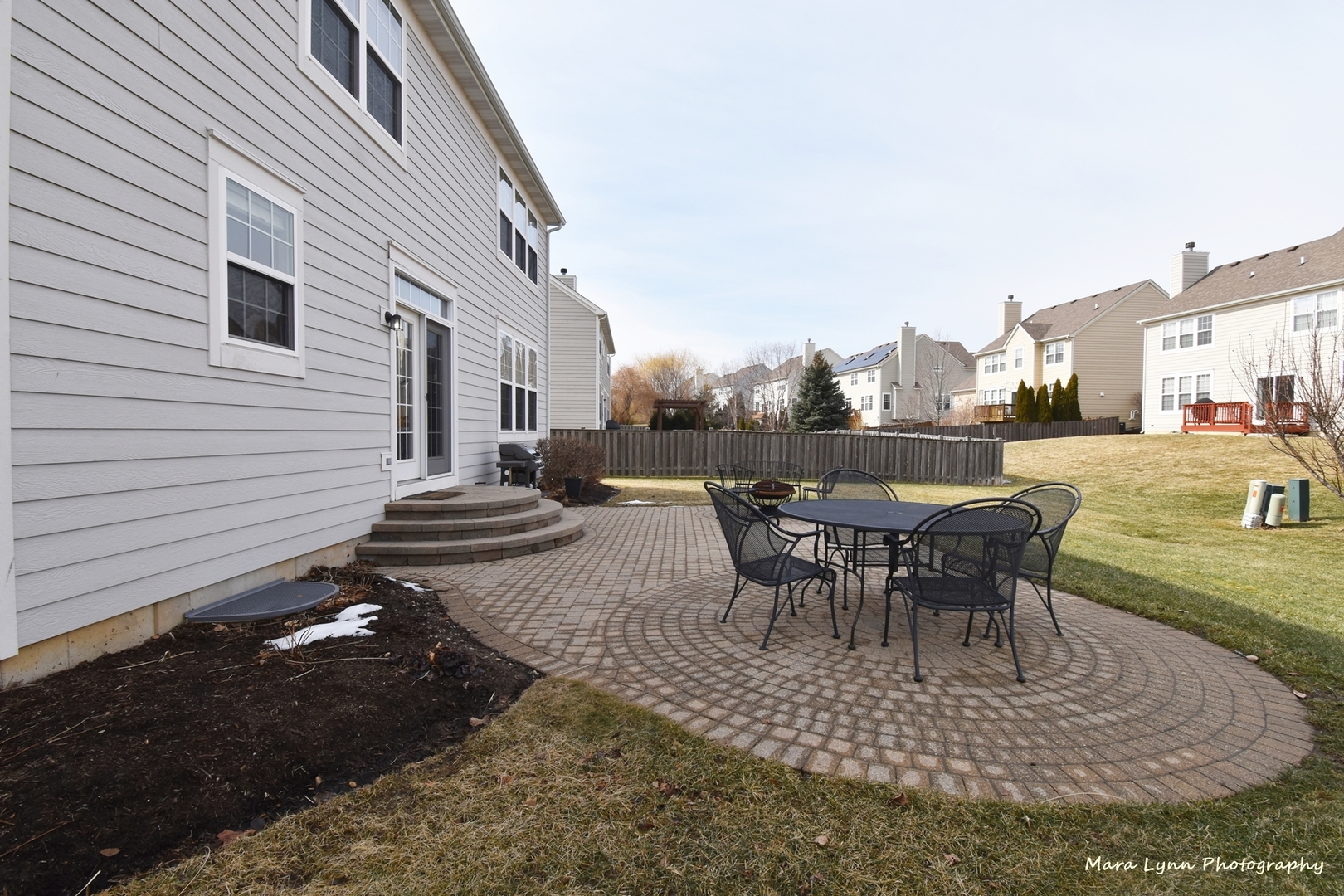 294 Sonora Drive Elgin, IL 60124 - Photo 36 of 40 a view of a outdoor space with a patio