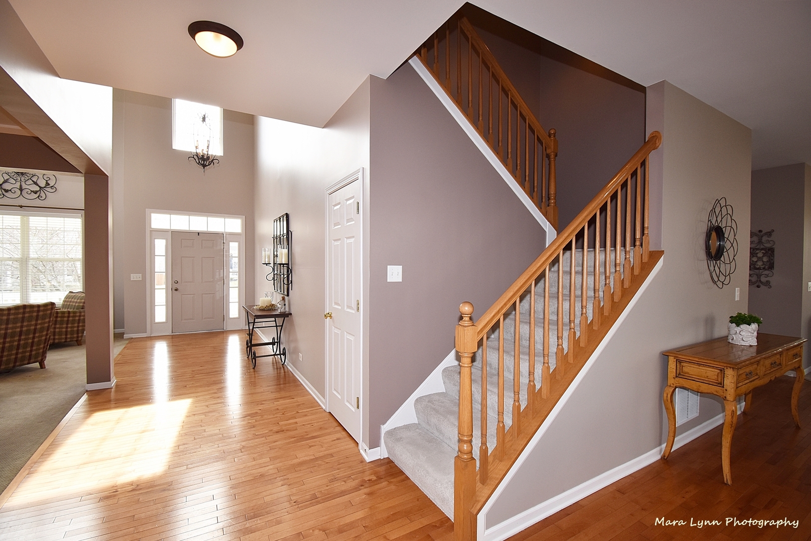 294 Sonora Drive Elgin, IL 60124 - Photo 8 of 40 a view of a hallway with wooden floor and staircase