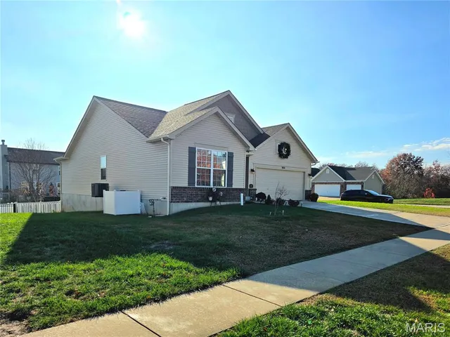$324,900 | 1796 Meade Court, Pacific, MO 63069