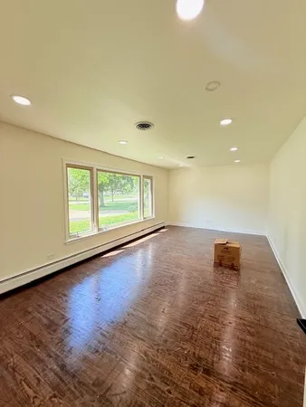 $2,350 | 833 Heritage Drive, Unit 1, Addison, IL 60101