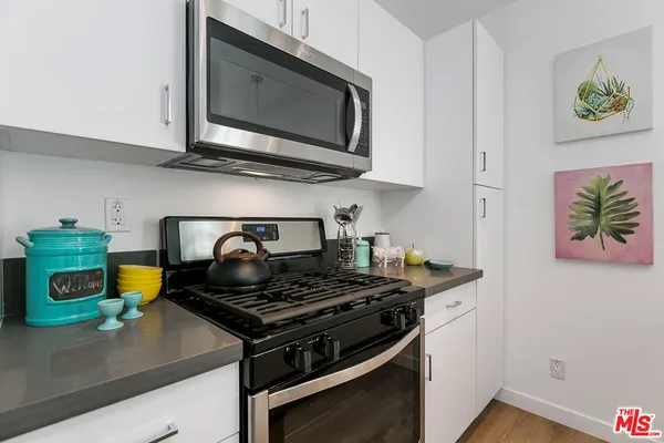 $2,095 | 6736 Woodley Avenue, Unit 15, Van Nuys, CA 91406