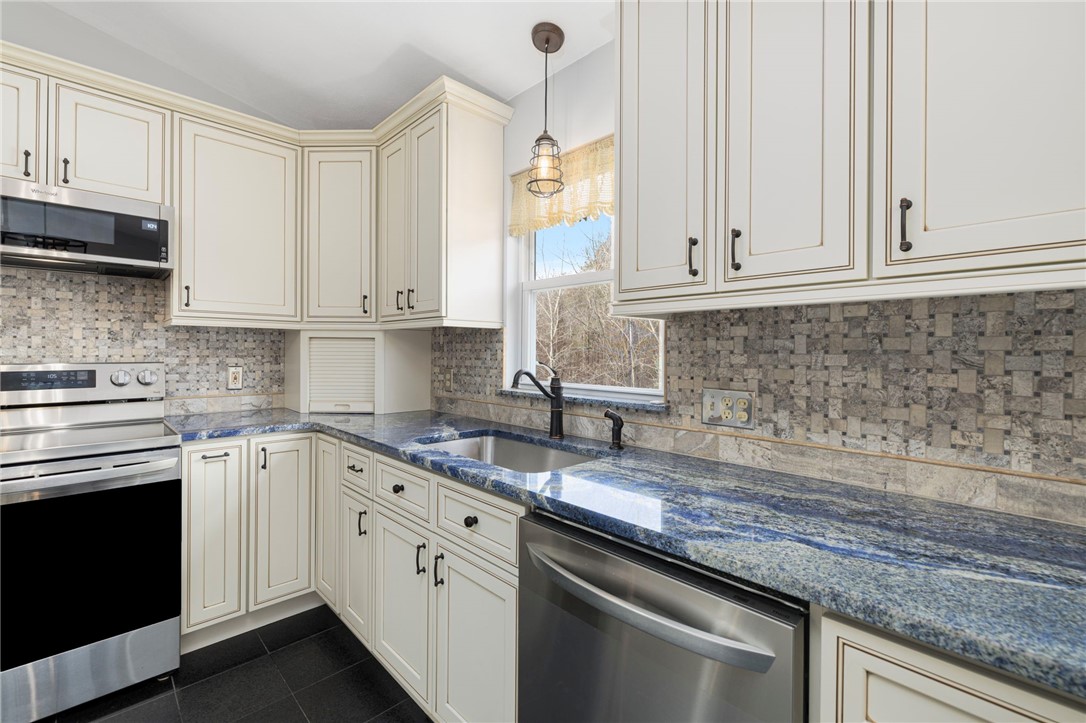 175 Hope Furnace Road Scituate, RI 02831 - Photo 21 of 48