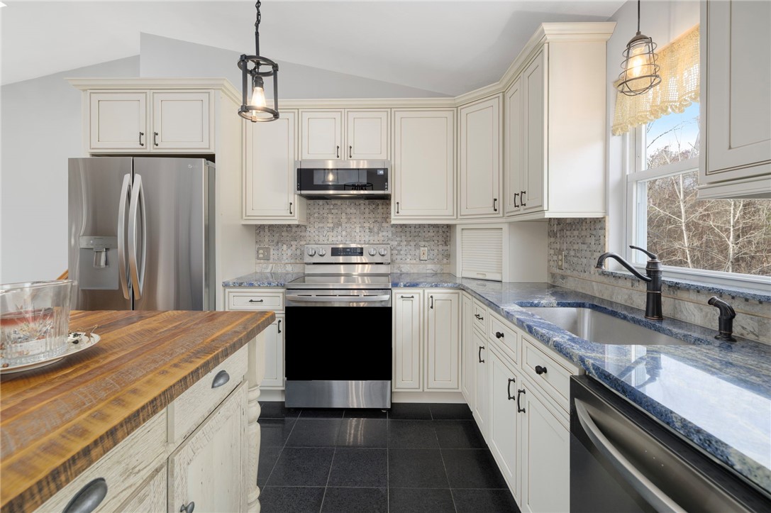 175 Hope Furnace Road Scituate, RI 02831 - Photo 22 of 48