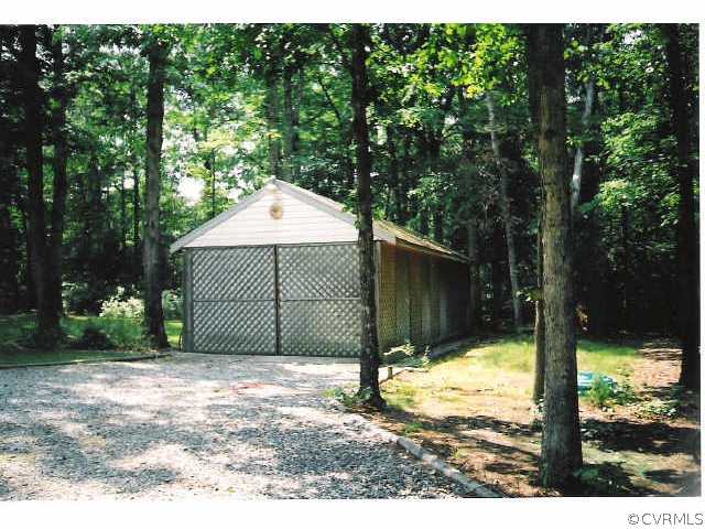 4880 North Courthouse Road Providence Forge, VA 23140 - Photo 5 of 6 a backyard of a house