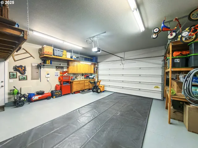 a view of a back yard of the house