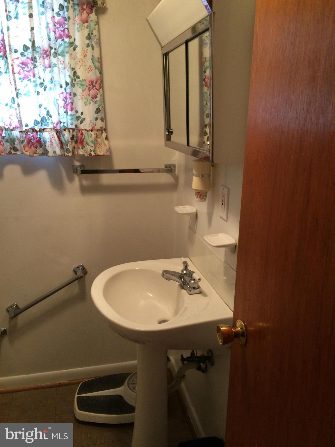 1109 Colony Ridge Road Odenton, MD 21113 - Photo 22 of 27 Downstairs bathroom