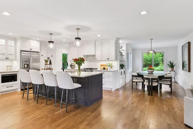 $900,000 | 3930 Cottage Lane, Minnetonka, MN 55305