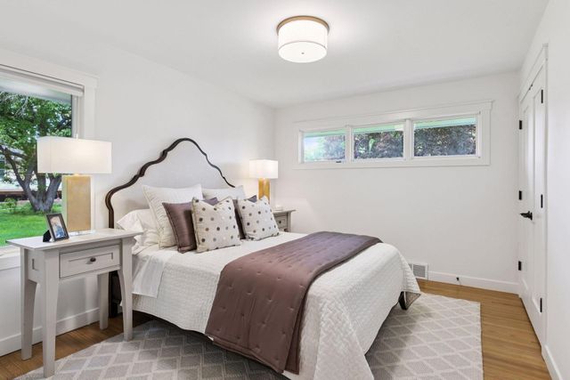 $900,000 | 3930 Cottage Lane, Minnetonka, MN 55305