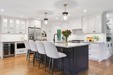 $900,000 | 3930 Cottage Lane, Minnetonka, MN 55305