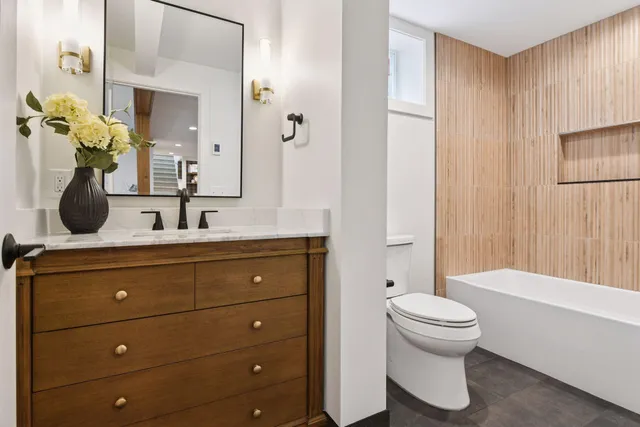 $900,000 | 3930 Cottage Lane, Minnetonka, MN 55305