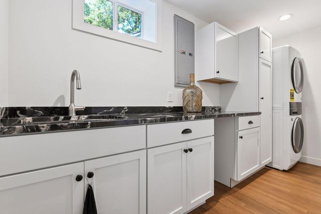 $900,000 | 3930 Cottage Lane, Minnetonka, MN 55305