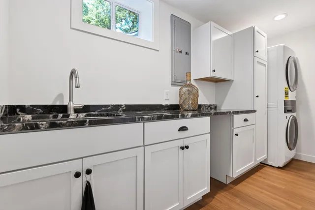 $900,000 | 3930 Cottage Lane, Minnetonka, MN 55305