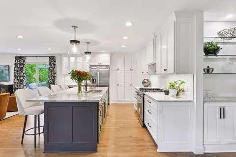 $900,000 | 3930 Cottage Lane, Minnetonka, MN 55305