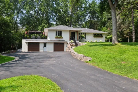 $900,000 | 3930 Cottage Lane, Minnetonka, MN 55305