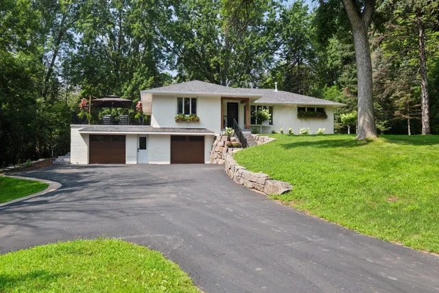 $900,000 | 3930 Cottage Lane, Minnetonka, MN 55305