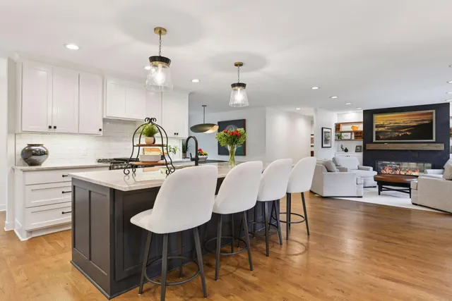 $900,000 | 3930 Cottage Lane, Minnetonka, MN 55305