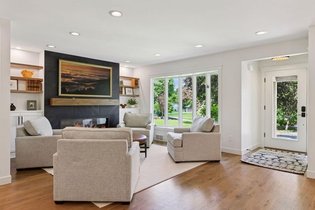 $900,000 | 3930 Cottage Lane, Minnetonka, MN 55305