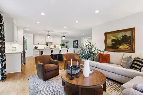 $900,000 | 3930 Cottage Lane, Minnetonka, MN 55305