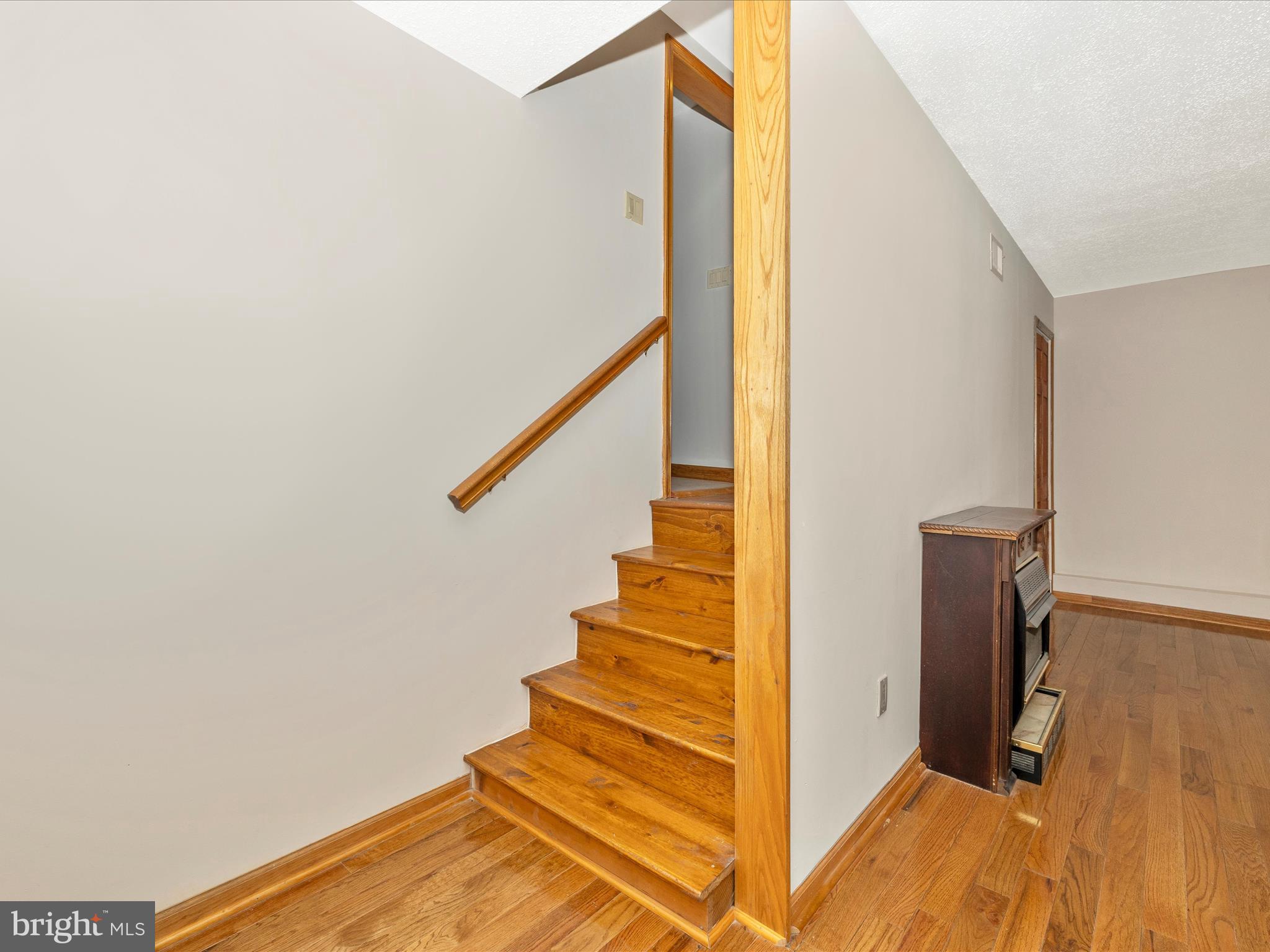 4439 John Draper Road Smithsburg, MD 21783 - Photo 13 of 63 a view of entryway with wooden floor