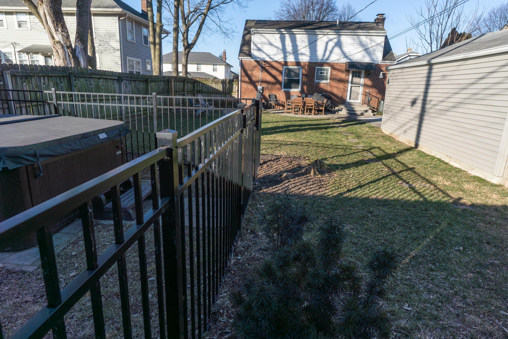 876 Thomas Road Columbus, OH 43212 - Photo 23 of 23 Large backyard