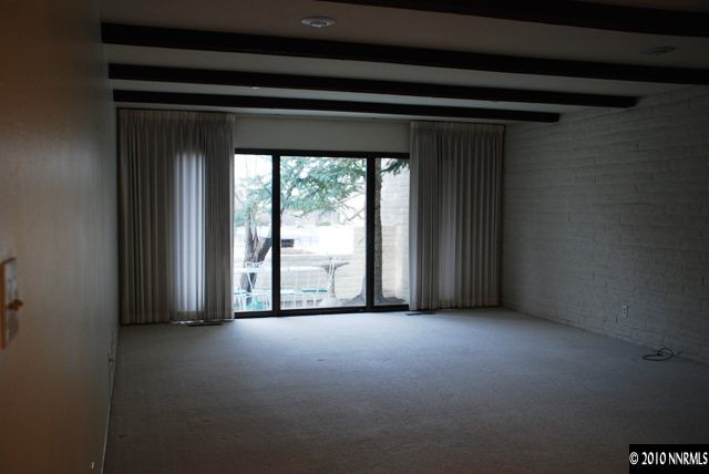 4803 Lakeridge Terrace West Reno, NV 89509 - Photo 2 of 6 a view of a garage