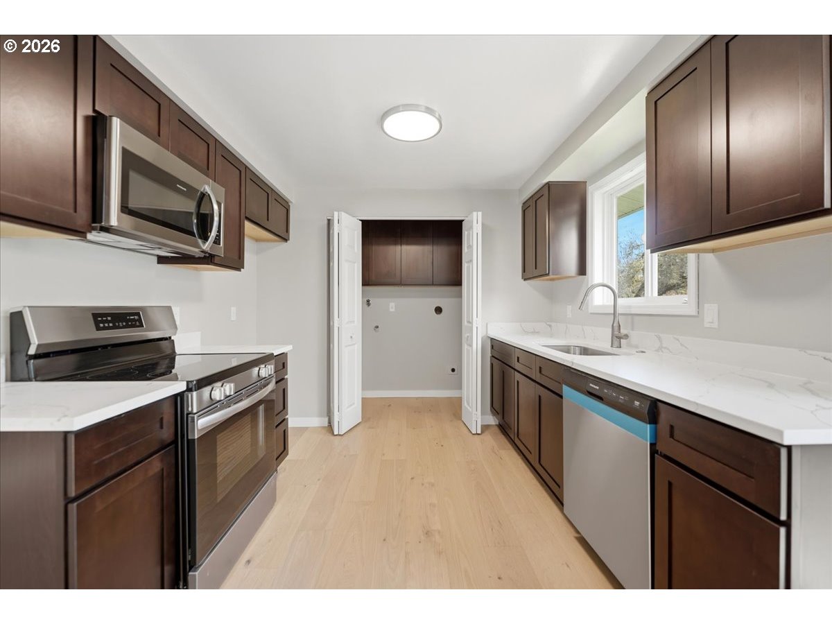 19805 Southwest Rock Road Beaverton, OR 97003 - Photo 11 of 31