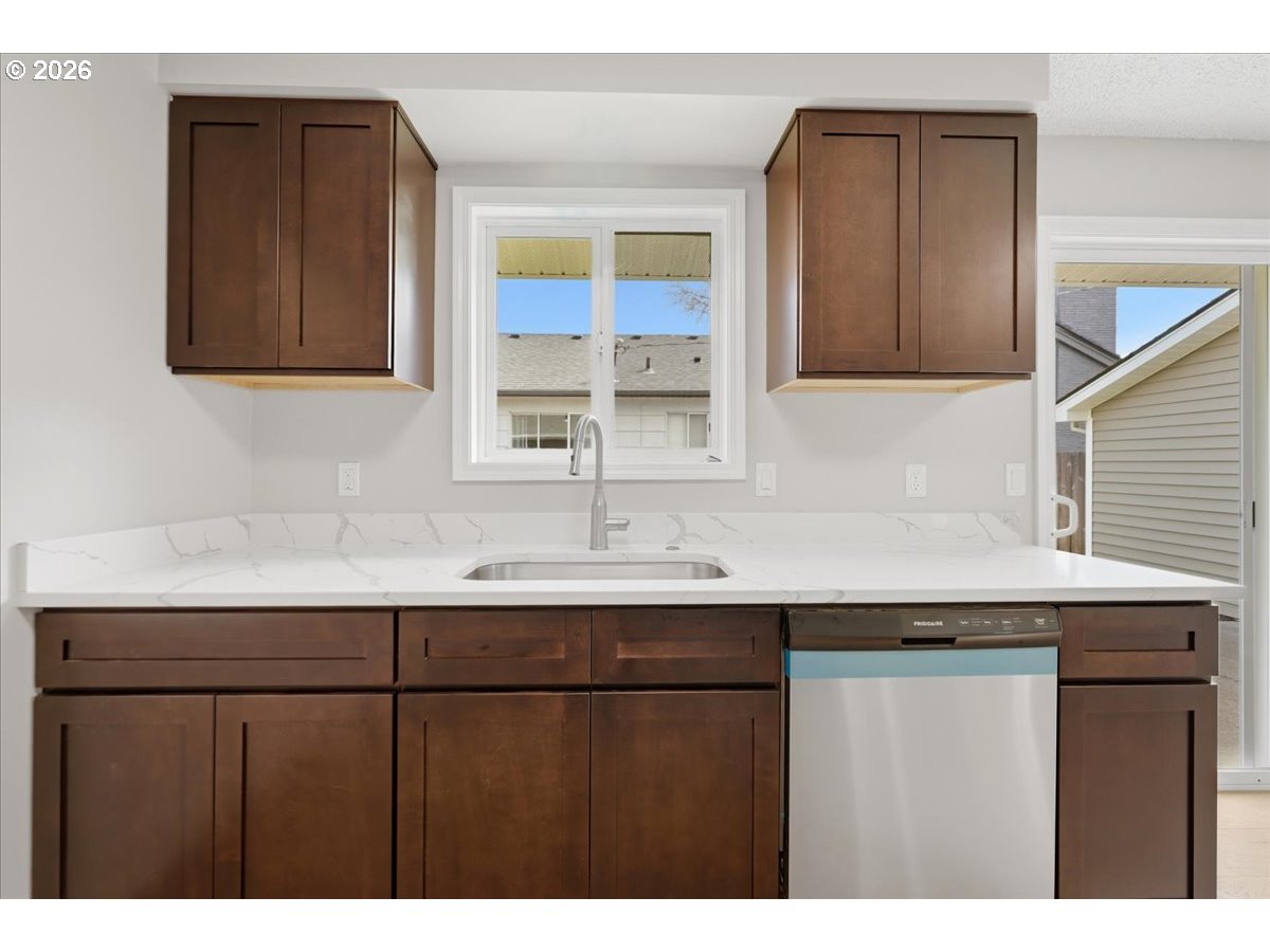 19805 Southwest Rock Road Beaverton, OR 97003 - Photo 12 of 31