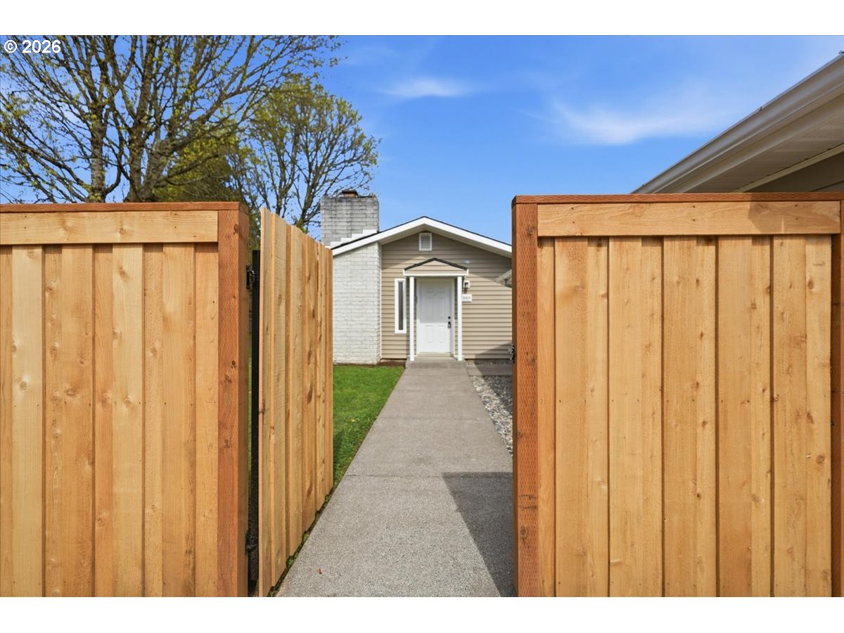 19805 Southwest Rock Road Beaverton, OR 97003 - Photo 2 of 31