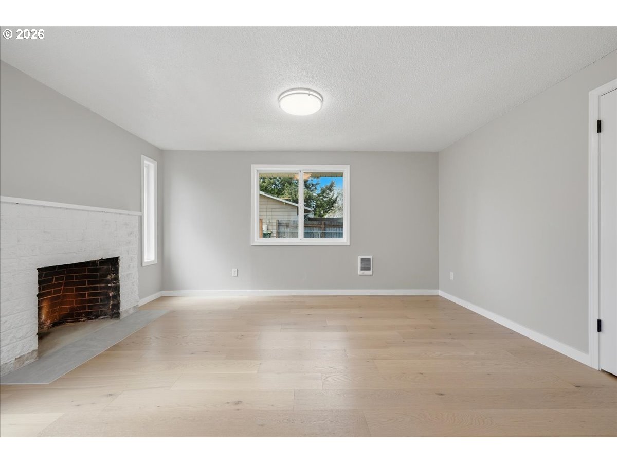 19805 Southwest Rock Road Beaverton, OR 97003 - Photo 5 of 31