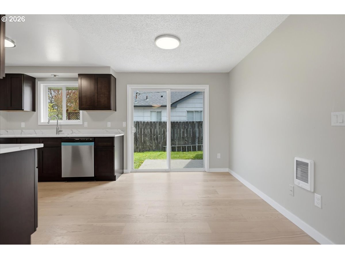 19805 Southwest Rock Road Beaverton, OR 97003 - Photo 9 of 31